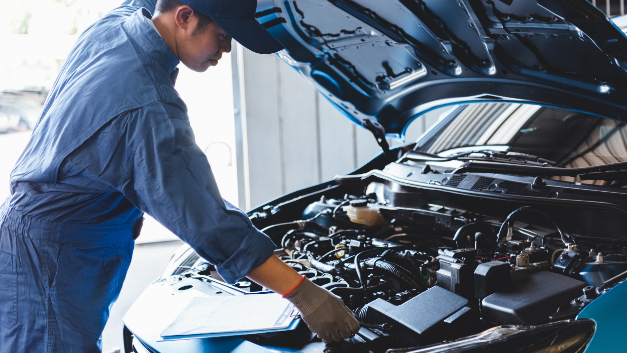 Engine vacuum leaks